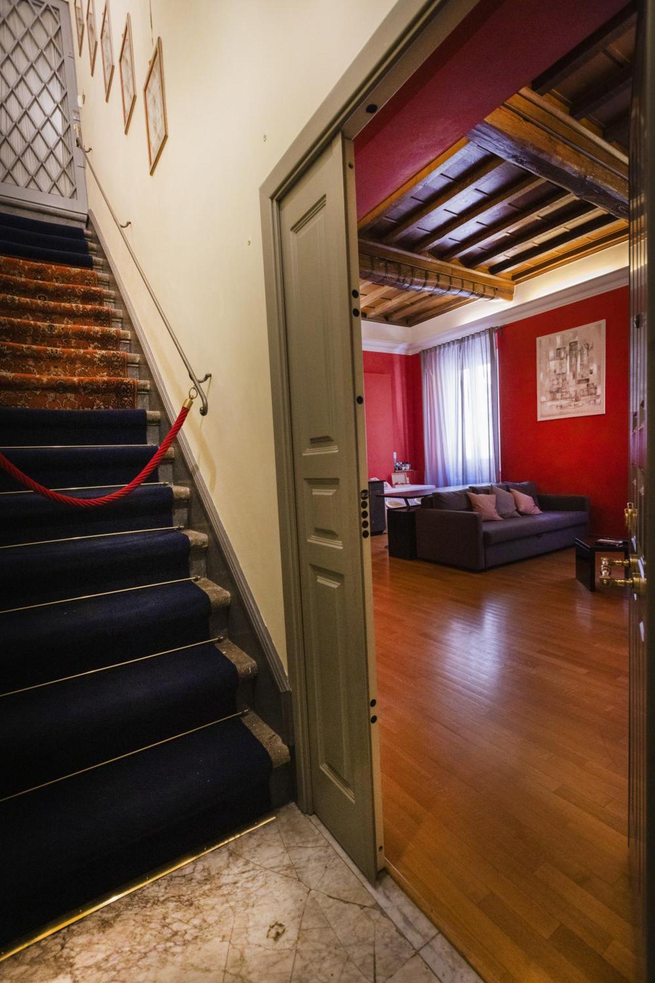 LivinRome Barberini Apt Bagian luar foto